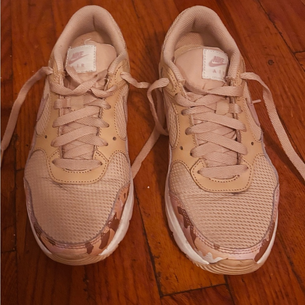 Nike Tan Sneakers Breathable Low-Top Design